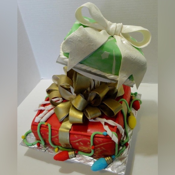 Topsy Turvy Cake Stand, rounded and squared cake. - Picture 9 of 9